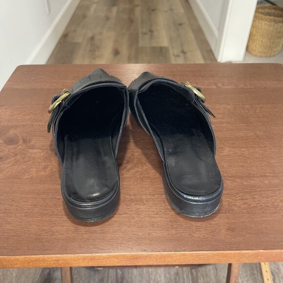 Black Leather Mules Sz 7 Pointy Toe Vero Cuoio Witchy Goth Brass Buckle Fringe - Picture 6 of 15